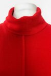 Raudonas megztinis aukštu kaklu