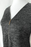 pilkas trikotažinis megztinis su užtrauktuku priekyje