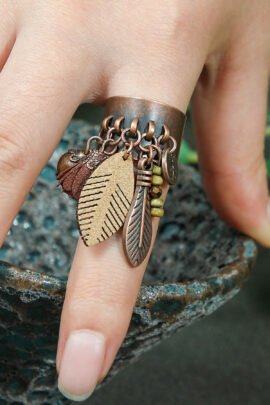 Žiedas is naturaliu medziagu